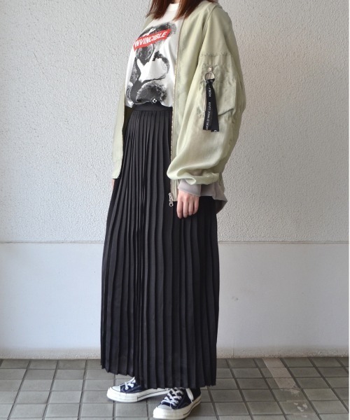 WORLD WIDE LOVE!（ワールドワイドラブ）の「サテンプリーツスカート（スカート・レディース・ブラック・1）」の4枚目の写真