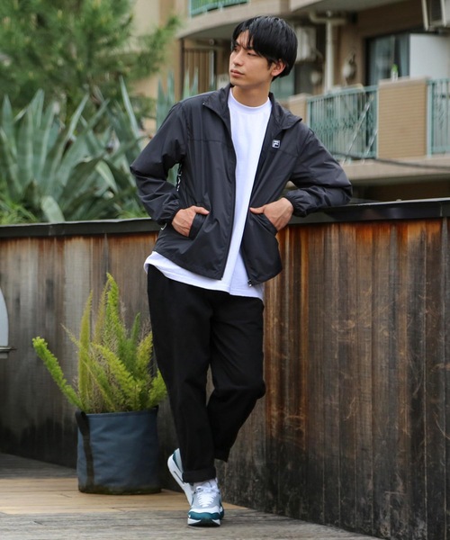 FILA(フィラ)の「【FILA/フィラ】軽量撥水タフタジャケット / ユニセックス UV(マウンテンパーカー・メンズ・ブラック/カーキ/ネイビー/ダークグリーン・MEDIUM/X-LARGE/LARGE)」の16枚目の写真