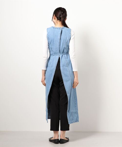 MOUSSY(マウジー)の「BACK OPEN DENIM LONG トップス(その他トップス・レディース・ライトブルー/ワンウォッシュ・FREE)」の4枚目の写真