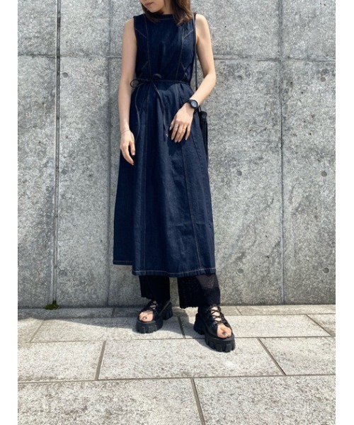 MOUSSY(マウジー)の「BACK OPEN DENIM LONG トップス(その他トップス・レディース・ライトブルー/ワンウォッシュ・FREE)」の8枚目の写真