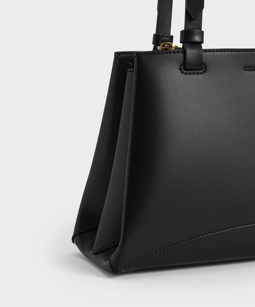 CHARLES & KEITH（チャールズ & キース）の「ダブルハンドル トラペーズトート / Double Handle Trapeze Tote（トートバッグ・レディース・ブラック/グリーン/ライトブラウン/クリーム・L）」の8枚目の写真