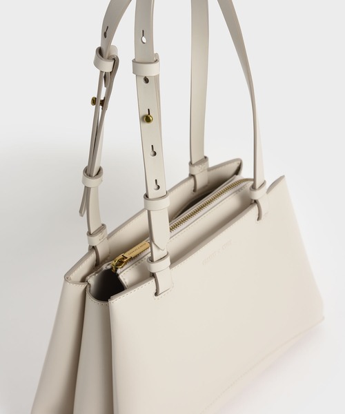 CHARLES & KEITH（チャールズ & キース）の「ダブルハンドル トラペーズトート / Double Handle Trapeze Tote（トートバッグ・レディース・ブラック/グリーン/ライトブラウン/クリーム・L）」の18枚目の写真