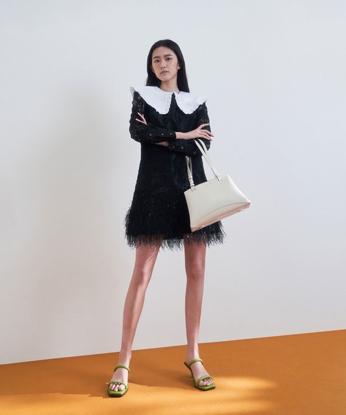CHARLES & KEITH（チャールズ & キース）の「ダブルハンドル トラペーズトート / Double Handle Trapeze Tote（トートバッグ・レディース・ブラック/グリーン/ライトブラウン/クリーム・L）」の14枚目の写真