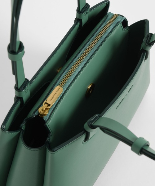 CHARLES & KEITH（チャールズ & キース）の「ダブルハンドル トラペーズトート / Double Handle Trapeze Tote（トートバッグ・レディース・ブラック/グリーン/ライトブラウン/クリーム・L）」の15枚目の写真