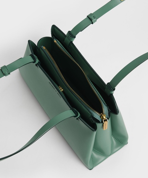 CHARLES & KEITH（チャールズ & キース）の「ダブルハンドル トラペーズトート / Double Handle Trapeze Tote（トートバッグ・レディース・ブラック/グリーン/ライトブラウン/クリーム・L）」の11枚目の写真