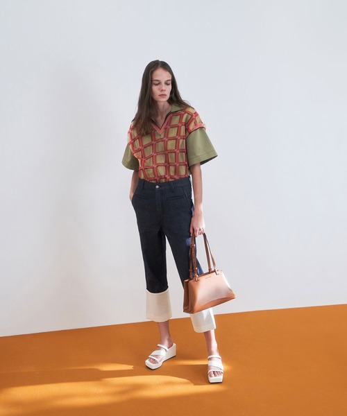 CHARLES & KEITH（チャールズ & キース）の「ダブルハンドル トラペーズトート / Double Handle Trapeze Tote（トートバッグ・レディース・ブラック/グリーン/ライトブラウン/クリーム・L）」の17枚目の写真