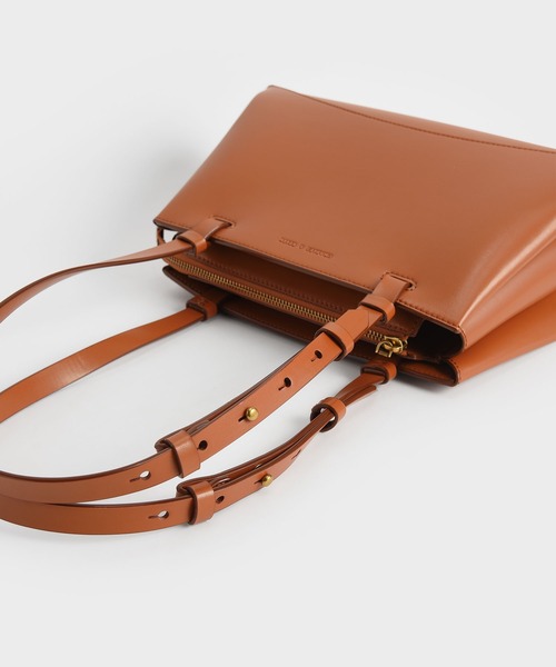 CHARLES & KEITH（チャールズ & キース）の「ダブルハンドル トラペーズトート / Double Handle Trapeze Tote（トートバッグ・レディース・ブラック/グリーン/ライトブラウン/クリーム・L）」の6枚目の写真
