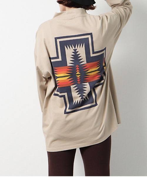 PENDLETON(ペンドルトン)の「【 PENDLETON / ペンドルトン 】 UNISEX MOCK NECK Tshirt ユニセックス モックネック ロンT バックプリント MNY(Tシャツ/カットソー・メンズ・ホワイト/ブラック/ベージュ/グレイッシュベージュ・M/L/XL)」の1枚目の写真