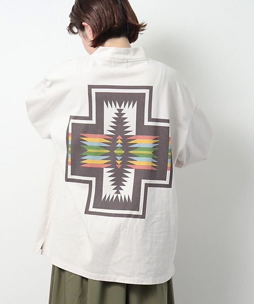 PENDLETON(ペンドルトン)の「【 PENDLETON / ペンドルトン 】 UNISEX MOCK NECK Tshirt ユニセックス モックネック ロンT バックプリント MNY(Tシャツ/カットソー・メンズ・ホワイト/ブラック/ベージュ/グレイッシュベージュ・M/L/XL)」の4枚目の写真