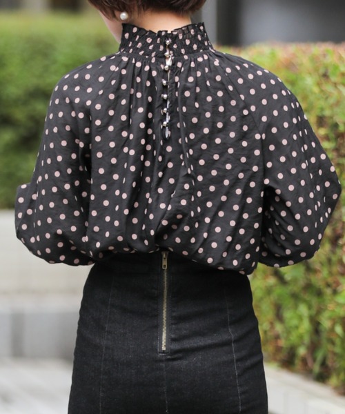 sakishimatokyo（サキシマトーキョー）の「【ZOZO限定】サキシマamp「シャーリングドットハイネックブラウス」（Tシャツ/カットソー・レディース・ピンク/アイボリー/ブラック・FREE）」の7枚目の写真