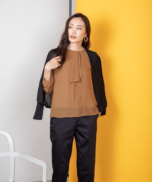 A/C DESIGN BY ALPHA CUBIC(エーシーデザインバイアルファキュービック)の「ラッフルTブラウス(Tシャツ/カットソー・レディース・ライトグレー/ブラック/モカ・LL/M/L)」の17枚目の写真