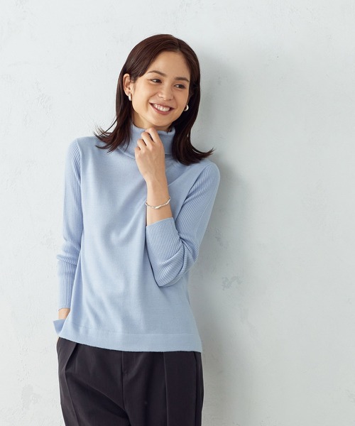 COMME CA ISM(コムサイズム)の「タートルネック ニットプルオーバー(ニット/セーター・レディース・ブラック/ベージュ/グレー/サックスブルー・SMALL/MEDIUM/LARGE)」の4枚目の写真