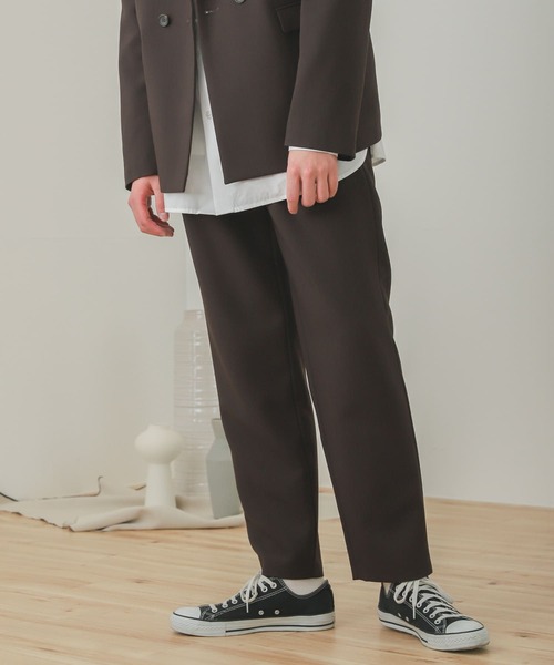 SENSE OF PLACE by URBAN RESEARCH（センスオブプレイスバイアーバンリサーチ）の「『セットアップ対応』ダブルタックテーパードスラックスB（スラックス・メンズ・チャコールグレー/ブラウン/ベージュ・LARGE/MEDIUM）」の3枚目の写真
