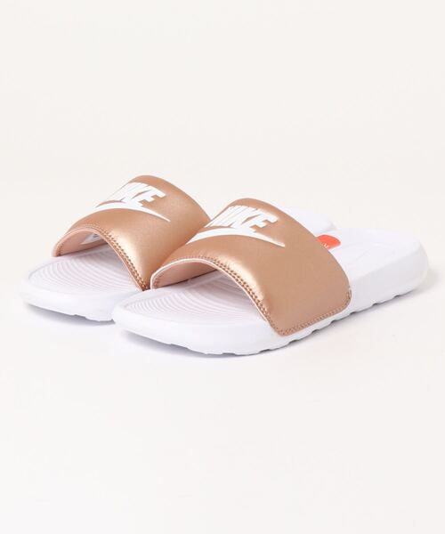 NIKE（ナイキ）の「《NIKE》ｳｨﾒﾝｽﾞ VICTORI ONE ｽﾗｲﾄﾞ（サンダル・レディース・ブロンズ/ホワイト×ブラック/ブラック×ホワイト/ブラック×ピンク/ベージュ系その他/イエロー/レッド系その他/ピンク系その他・23.0cm/24.0cm/25.0cm/22.0cm/26.0cm/27.0cm/29.0cm/28.0cm）」の8枚目の写真