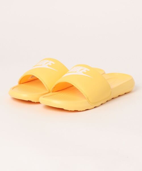 NIKE（ナイキ）の「《NIKE》ｳｨﾒﾝｽﾞ VICTORI ONE ｽﾗｲﾄﾞ（サンダル・レディース・ブロンズ/ホワイト×ブラック/ブラック×ホワイト/ブラック×ピンク/ベージュ系その他/イエロー/レッド系その他/ピンク系その他・23.0cm/24.0cm/25.0cm/22.0cm/26.0cm/27.0cm/29.0cm/28.0cm）」の5枚目の写真