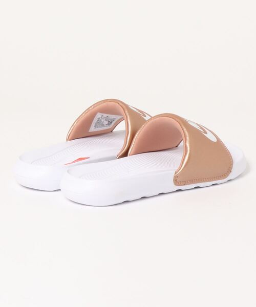 NIKE(ナイキ)の「《NIKE》ウィメンズ VICTORI ONE スライド(サンダル・レディース・ブロンズ/ホワイト×ブラック/ブラック×ホワイト/ブラック×ピンク/ベージュ系その他/イエロー/レッド系その他/ピンク系その他/バーガンディー/ホワイト×ブルー/ブラック系その他/ホワイト系その他・23.0cm/24.0cm/25.0cm/22.0cm/26.0cm/27.0cm/29.0cm/28.0cm)」の17枚目の写真