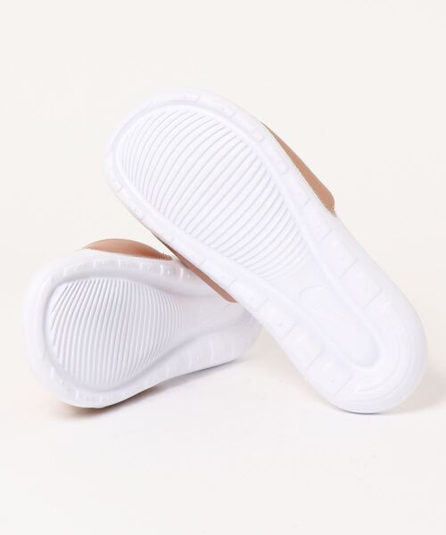 NIKE(ナイキ)の「《NIKE》ウィメンズ VICTORI ONE スライド(サンダル・レディース・ブロンズ/ホワイト×ブラック/ブラック×ホワイト/ブラック×ピンク/ベージュ系その他/イエロー/レッド系その他/ピンク系その他/バーガンディー/ホワイト×ブルー/ブラック系その他/ホワイト系その他・23.0cm/24.0cm/25.0cm/22.0cm/26.0cm/27.0cm/29.0cm/28.0cm)」の16枚目の写真