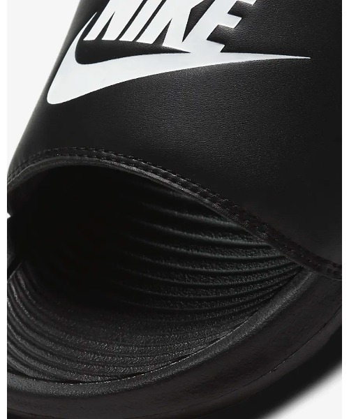 NIKE（ナイキ）の「《NIKE》ｳｨﾒﾝｽﾞ VICTORI ONE ｽﾗｲﾄﾞ（サンダル・レディース・ブロンズ/ホワイト×ブラック/ブラック×ホワイト/ブラック×ピンク/ベージュ系その他/イエロー/レッド系その他/ピンク系その他・23.0cm/24.0cm/25.0cm/22.0cm/26.0cm/27.0cm/29.0cm/28.0cm）」の9枚目の写真