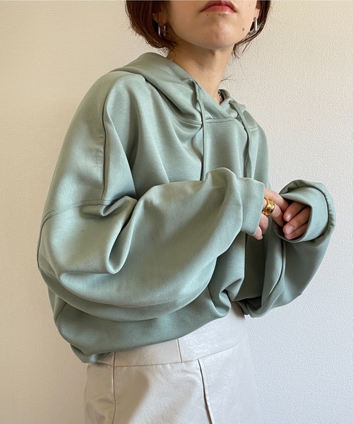 wee9s（ウィークス）の「volume sleeve over size bonding ponte hoodie / お尻すっぽりボリュームスリーブオーバーサイズボンディングフーディーパーカー（パーカー・レディース・ブラック/アイボリー/グリーン・FREE）」の3枚目の写真