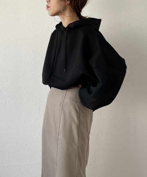 wee9s（ウィークス）の「volume sleeve over size bonding ponte hoodie / お尻すっぽりボリュームスリーブオーバーサイズボンディングフーディーパーカー（パーカー・レディース・ブラック/アイボリー/グリーン・FREE）」の2枚目の写真