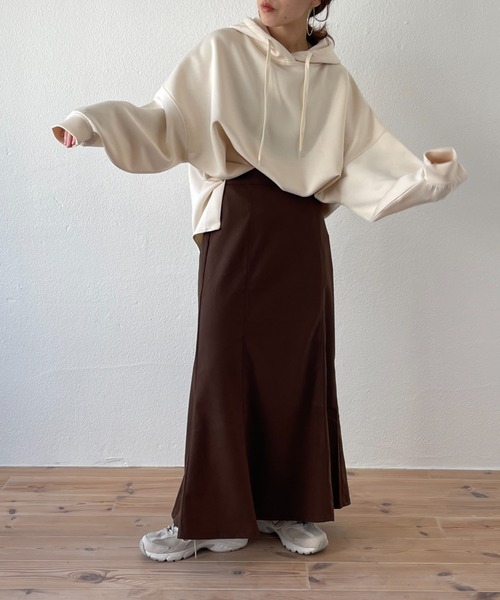 wee9s（ウィークス）の「volume sleeve over size bonding ponte hoodie / お尻すっぽりボリュームスリーブオーバーサイズボンディングフーディーパーカー（パーカー・レディース・ブラック/アイボリー/グリーン・FREE）」の5枚目の写真