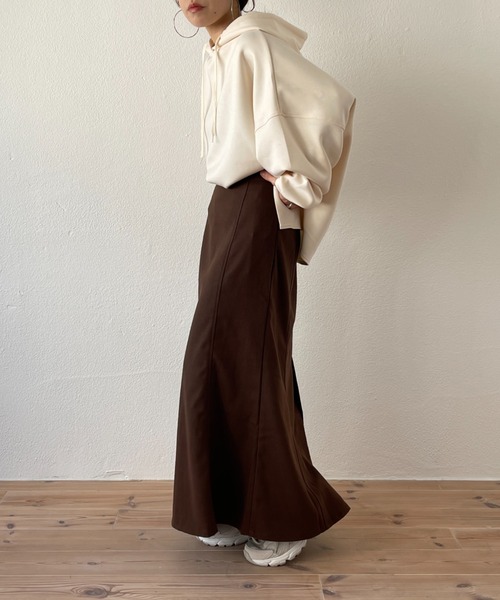 wee9s（ウィークス）の「volume sleeve over size bonding ponte hoodie / お尻すっぽりボリュームスリーブオーバーサイズボンディングフーディーパーカー（パーカー・レディース・ブラック/アイボリー/グリーン・FREE）」の4枚目の写真