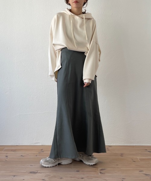 wee9s（ウィークス）の「volume sleeve over size bonding ponte hoodie / お尻すっぽりボリュームスリーブオーバーサイズボンディングフーディーパーカー（パーカー・レディース・ブラック/アイボリー/グリーン・FREE）」の6枚目の写真