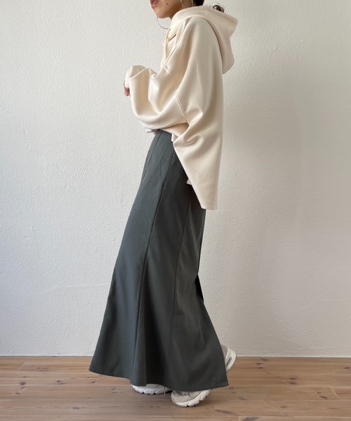 wee9s（ウィークス）の「volume sleeve over size bonding ponte hoodie / お尻すっぽりボリュームスリーブオーバーサイズボンディングフーディーパーカー（パーカー・レディース・ブラック/アイボリー/グリーン・FREE）」の8枚目の写真