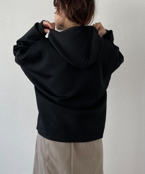 wee9s（ウィークス）の「volume sleeve over size bonding ponte hoodie / お尻すっぽりボリュームスリーブオーバーサイズボンディングフーディーパーカー（パーカー・レディース・ブラック/アイボリー/グリーン・FREE）」の17枚目の写真