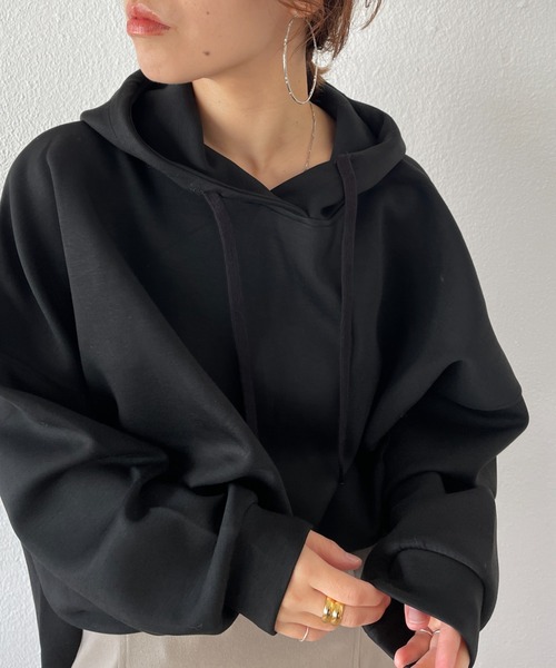 wee9s（ウィークス）の「volume sleeve over size bonding ponte hoodie / お尻すっぽりボリュームスリーブオーバーサイズボンディングフーディーパーカー（パーカー・レディース・ブラック/アイボリー/グリーン・FREE）」の18枚目の写真