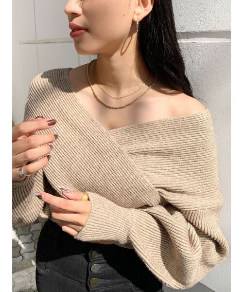 EMODA（エモダ）の「ワイドクロスニット（ニット/セーター・レディース・ブラック/ベージュ/ピンク/マスタード・FREE）」の5枚目の写真