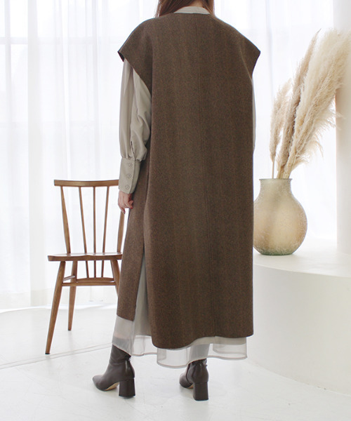 MODE ROBE（モードローブ）の「Vカットヘリンボーンロングベスト（ベスト・レディース・ブラウン/グレー/アイボリー・FREE）」の21枚目の写真