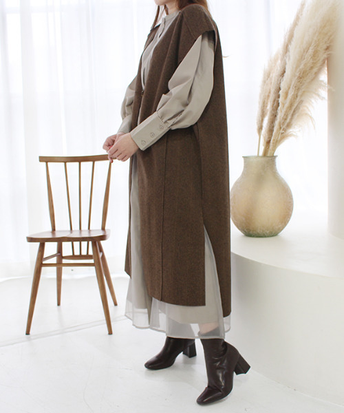 MODE ROBE（モードローブ）の「Vカットヘリンボーンロングベスト（ベスト・レディース・ブラウン/グレー/アイボリー・FREE）」の6枚目の写真