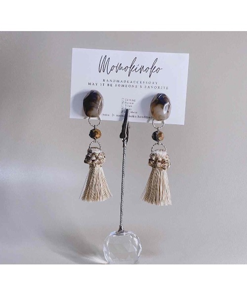 tone（トーン）の「【MOMOKINOKO】マーブルタッセル（pierce）(MA)（ピアス（両耳用）・レディース・ベージュ/ブラウン/ブラック/グレー/ゴールド・FREE）」の4枚目の写真
