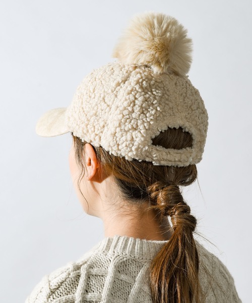 CALIFORNIA OUTFITTERS（カリフォルニア アウトフィッターズ）の「ポンポン付きボアキャップ（キャップ・レディース・ホワイト/ブラック/ベージュ/ブラウン・ONE SIZE）」の4枚目の写真