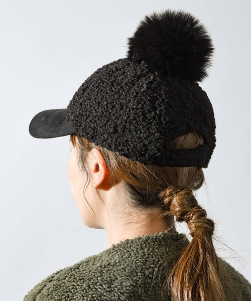 CALIFORNIA OUTFITTERS（カリフォルニア アウトフィッターズ）の「ポンポン付きボアキャップ（キャップ・レディース・ホワイト/ブラック/ベージュ/ブラウン・ONE SIZE）」の3枚目の写真
