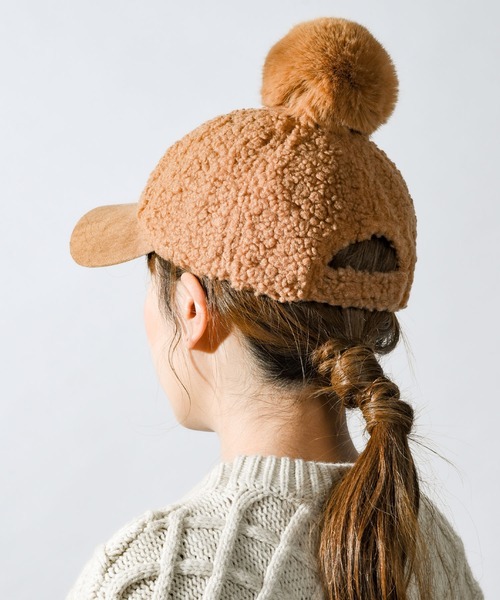 CALIFORNIA OUTFITTERS（カリフォルニア アウトフィッターズ）の「ポンポン付きボアキャップ（キャップ・レディース・ホワイト/ブラック/ベージュ/ブラウン・ONE SIZE）」の5枚目の写真