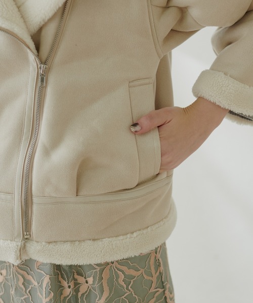 natural couture(ナチュラルクチュール)の「ムートンライダースジャケット(ライダースジャケット・レディース・オフホワイト/ベージュ・FREE)」の17枚目の写真