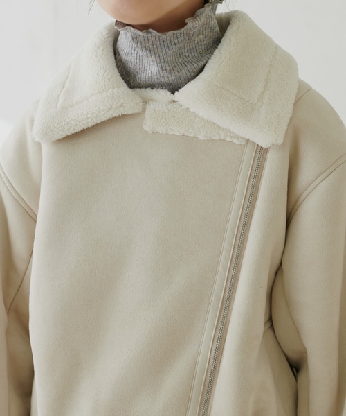 natural couture(ナチュラルクチュール)の「ムートンライダースジャケット(ライダースジャケット・レディース・オフホワイト/ベージュ・FREE)」の3枚目の写真