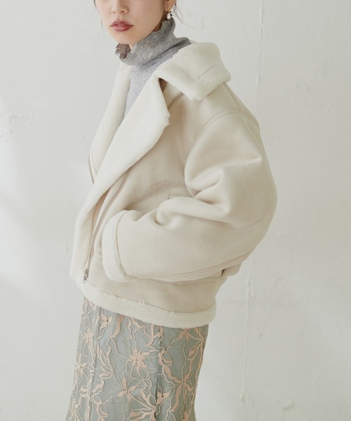 natural couture(ナチュラルクチュール)の「ムートンライダースジャケット(ライダースジャケット・レディース・オフホワイト/ベージュ・FREE)」の5枚目の写真