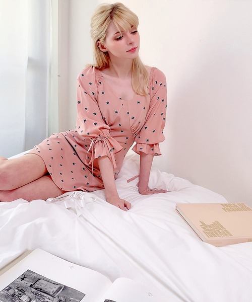 lissi Boutique(リージーブティック)の「【lissi Boutique】リボン付き花柄プリントワンピース(ワンピース・レディース・ピンク・FREE)」の2枚目の写真