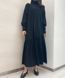 サテンハイネックロングワンピース