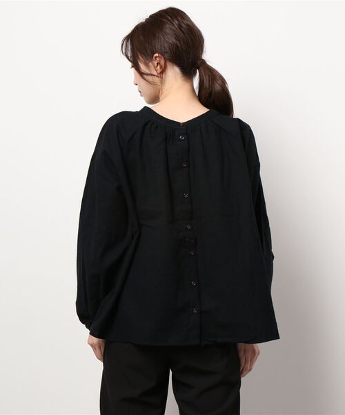 Samansa Mos2（サマンサ モスモス）の「前後着ボタン配色ブラウス（シャツ/ブラウス・レディース・ブラック/グレー/オフホワイト/ピンク・ﾌﾘ-）」の6枚目の写真