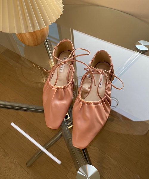 by muni:r（バイ ムニール）の「ラブリーリボンプリーツフラットシューズ（バレエシューズ・レディース・ホワイト/ブラック/ピンク/イエロー・23.0cm/24.0cm/25.0cm）」の8枚目の写真