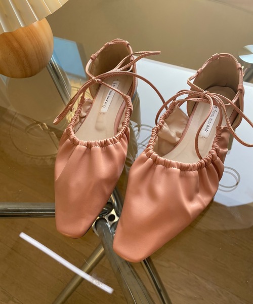 by muni:r（バイ ムニール）の「ラブリーリボンプリーツフラットシューズ（バレエシューズ・レディース・ホワイト/ブラック/ピンク/イエロー・23.0cm/24.0cm/25.0cm）」の5枚目の写真