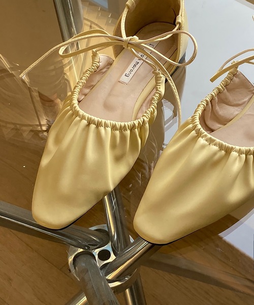 by muni:r（バイ ムニール）の「ラブリーリボンプリーツフラットシューズ（バレエシューズ・レディース・ホワイト/ブラック/ピンク/イエロー・23.0cm/24.0cm/25.0cm）」の7枚目の写真