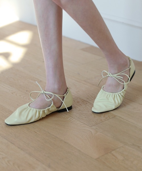 by muni:r（バイ ムニール）の「ラブリーリボンプリーツフラットシューズ（バレエシューズ・レディース・ホワイト/ブラック/ピンク/イエロー・23.0cm/24.0cm/25.0cm）」の16枚目の写真