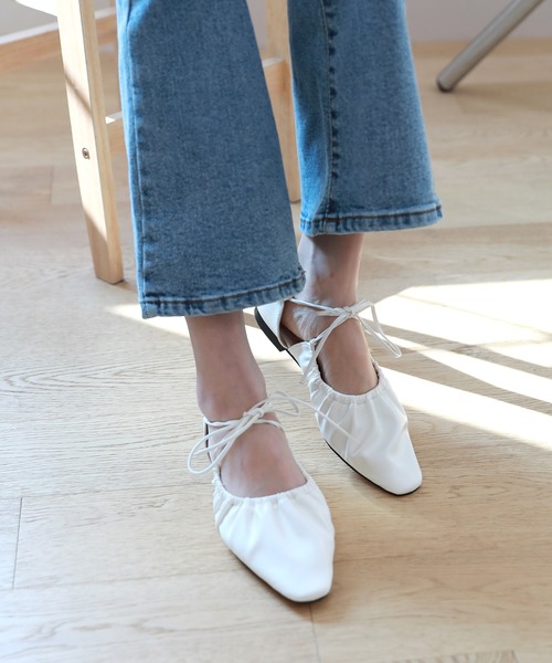 by muni:r（バイ ムニール）の「ラブリーリボンプリーツフラットシューズ（バレエシューズ・レディース・ホワイト/ブラック/ピンク/イエロー・23.0cm/24.0cm/25.0cm）」の14枚目の写真