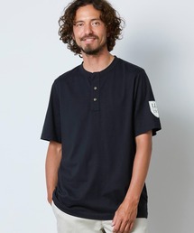 L.L.Bean（エルエルビーン）の「ケアフリー・アンシュリンカブル・ティ・ヘンリー・ウィズ・モチーフ、半袖 ジャパン・フィット（Tシャツ/カットソー）」
