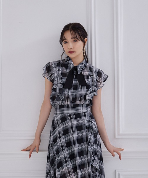 ANDGEEBEE（アンジービー）の「リボン付チェックブラウス（シャツ/ブラウス・レディース・ホワイト/ブラック・MEDIUM）」の2枚目の写真